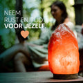 Sfeervolle Himalaya zoutlamp, ideaal voor een warme en rustgevende sfeer thuis.